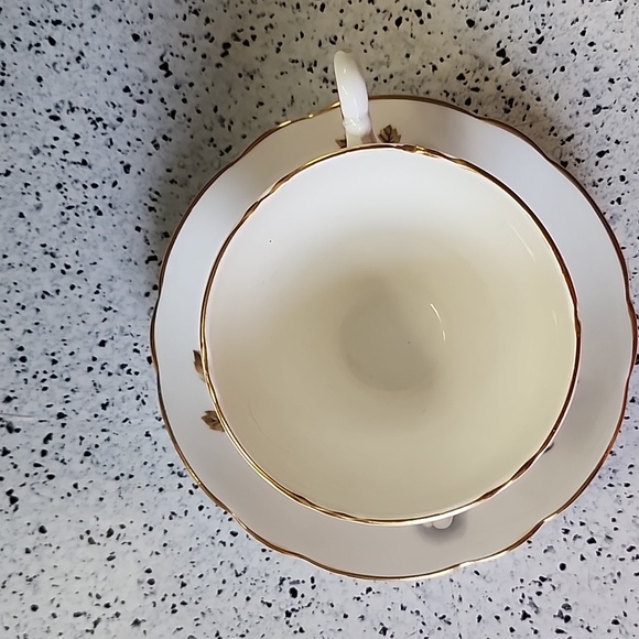 Vintage Grosvenor Bone China Floral Tea Cup and Saucer England - Picture 4 of 6